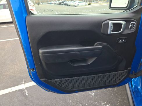 Used 2025 Jeep Wrangler Unlimited Rubicon image 19