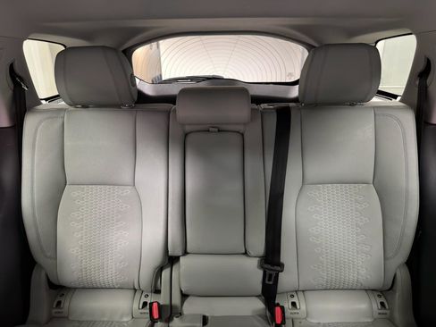 Used 2016 Land Rover Discovery Sport SE image 32