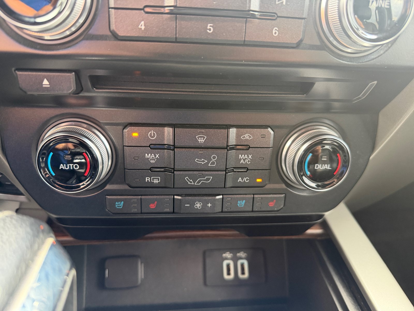 Used 2016 Ford F150 Lariat w/ Equipment Group 502A Luxury AWD/4WD image 27
