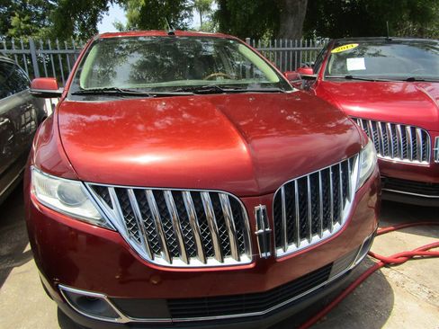 Used 2015 Lincoln MKX FWD w/ Equipment Group 101A image 2