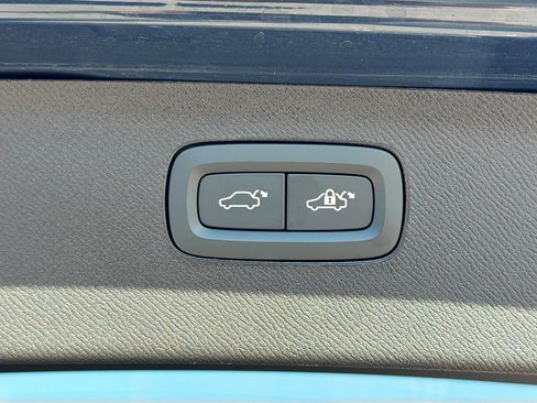 Used 2025 Volvo XC90 B5 Plus w/ Protection Package Premier image 13