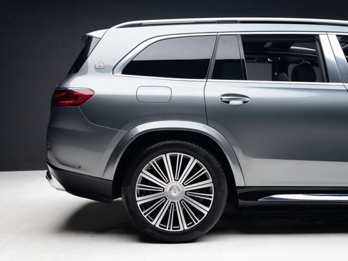 Used 2024 Mercedes-Benz Maybach GLS 600 4MATIC image 39