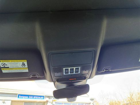 Used 2020 Land Rover Discovery SE image 36