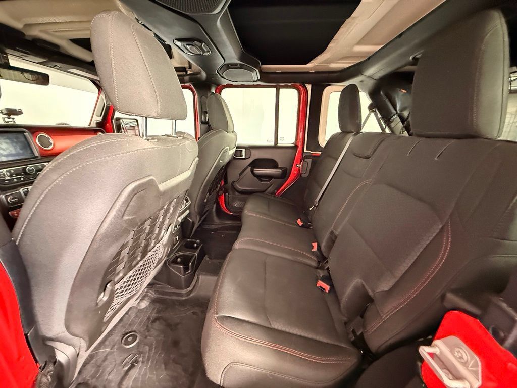Used 2018 Jeep Wrangler Unlimited Rubicon AWD/4WD image 14