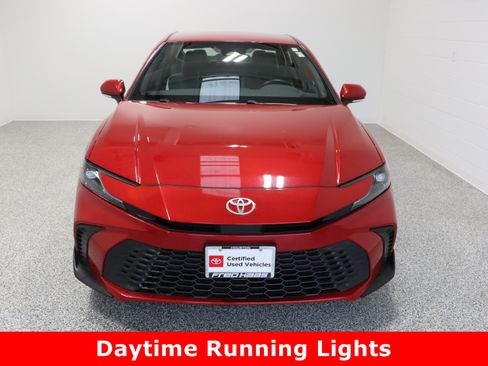 Certified 2025 Toyota Camry SE image 3