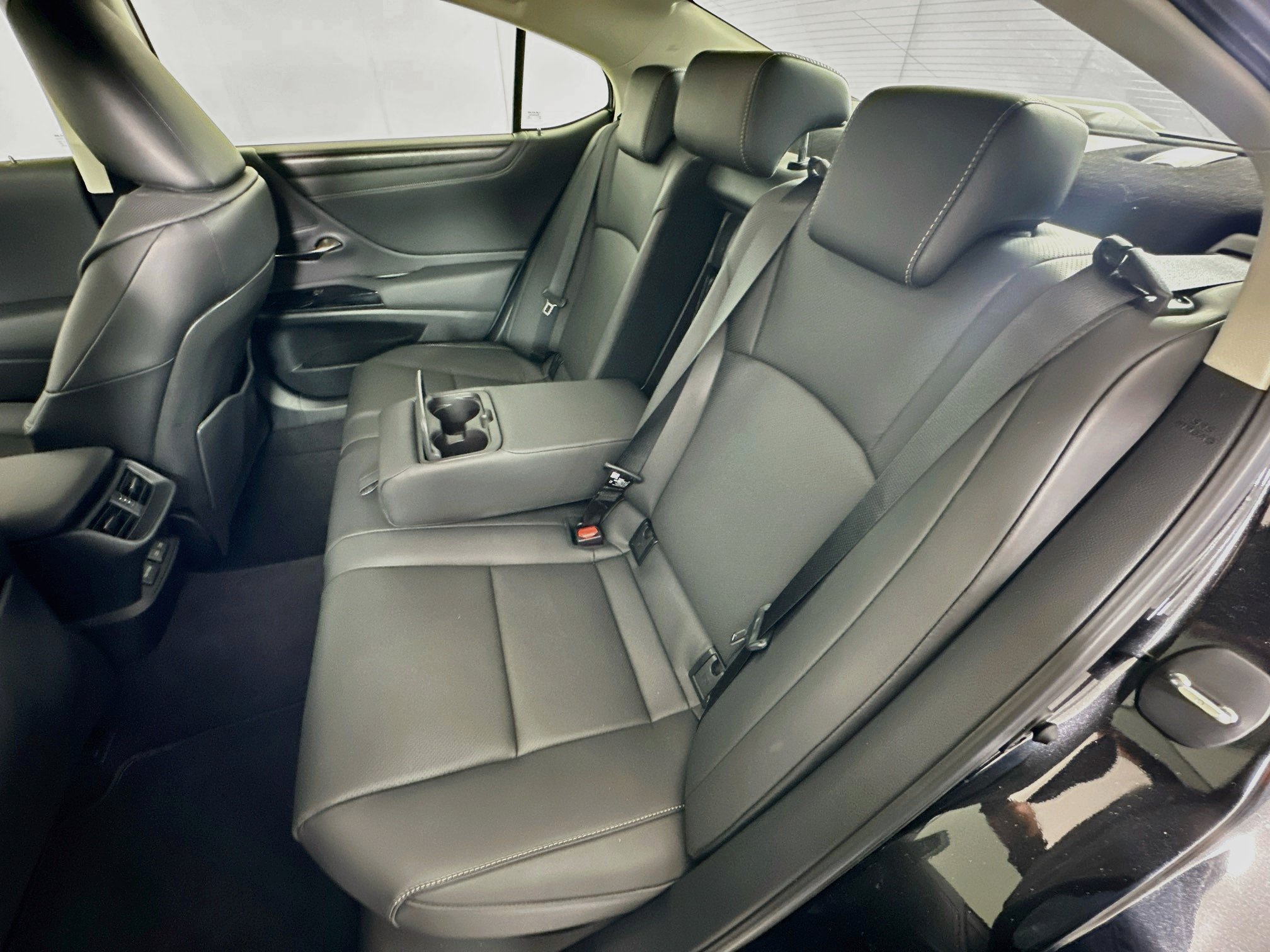 Used 2024 Lexus ES 300h w/ Premium Package FWD image 29