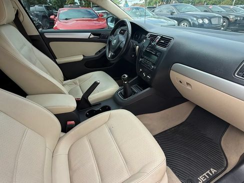 Used 2013 Volkswagen Jetta SE FWD image 13