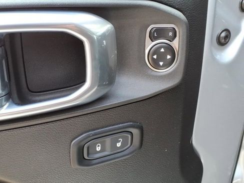 Used 2024 Jeep Gladiator Sport AWD/4WD image 19