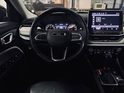 Used 2022 Jeep Compass Limited image 23