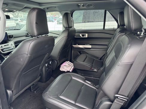 Used 2023 Ford Explorer XLT w/ Equipment Group 202A image 9
