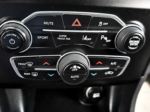 Used 2017 Dodge Charger R/T Scat Pack w/ Technology Group RWD image 27