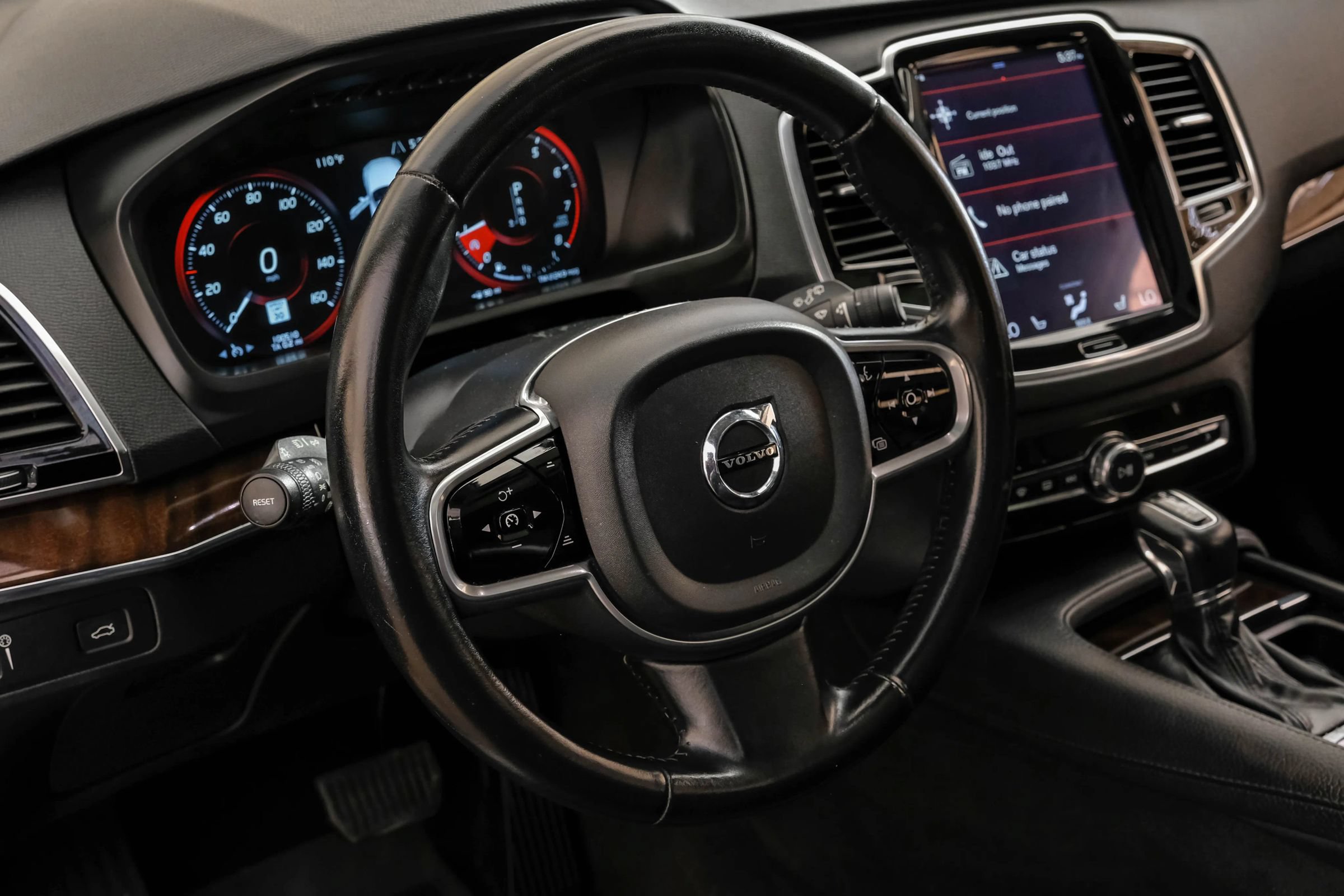 Used 2017 Volvo XC90 T5 Momentum w/ Vision Package FWD image 16