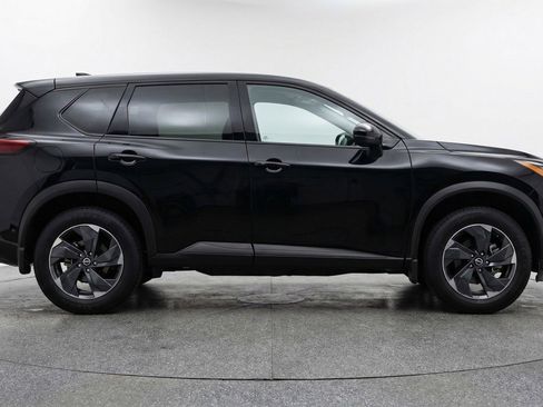 Used 2025 Nissan Rogue SV image 11