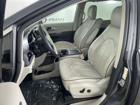 Used 2018 Chrysler Pacifica Limited w/ Advanced Safetytec Group image 19