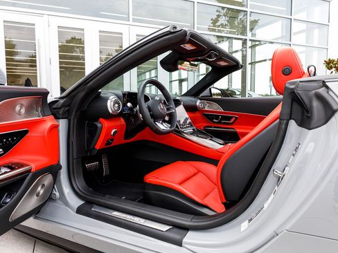 Used 2024 Mercedes-Benz SL 63 AMG 4MATIC image 7