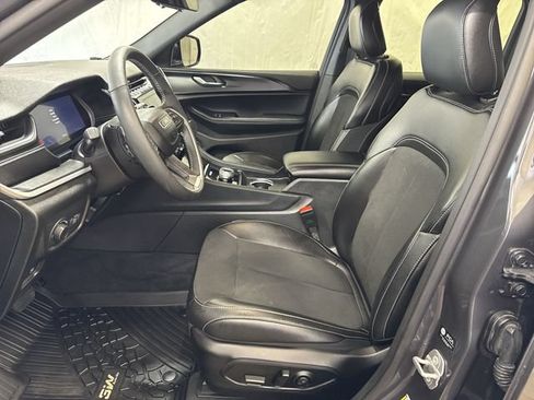 Used 2024 Jeep Grand Cherokee Altitude AWD/4WD image 10