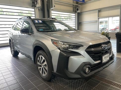 Used 2023 Subaru Outback Premium AWD/4WD image 1