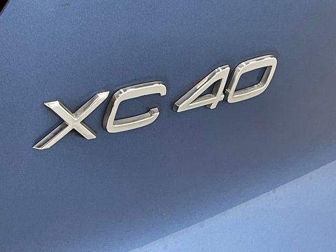 Used 2021 Volvo XC40 T5 R-Design w/ Advanced Package image 7