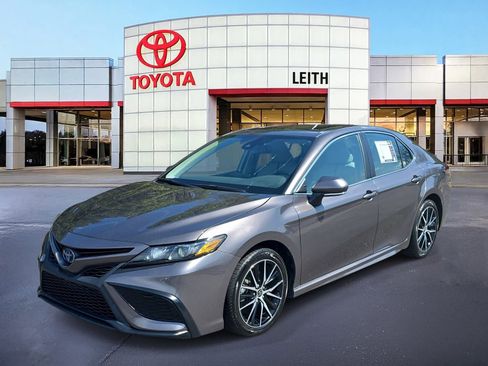 Used 2023 Toyota Camry SE w/ Audio Upgrade Package image 1