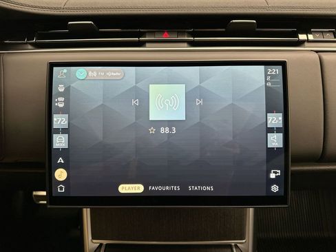 Used 2025 Land Rover Range Rover SE image 15