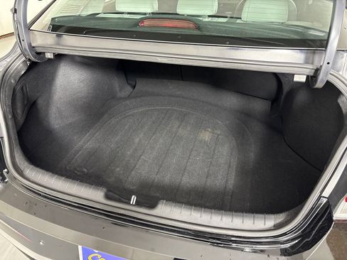 Used 2024 Hyundai Elantra Limited FWD image 19