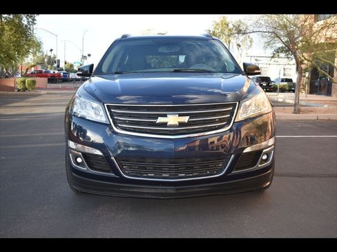 Used 2017 Chevrolet Traverse LT w/ Style and Technology Package image 8