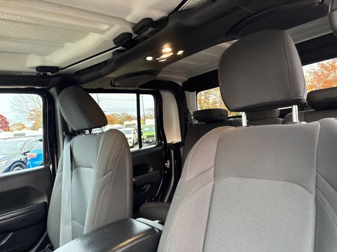 Used 2022 Jeep Gladiator Sport image 14