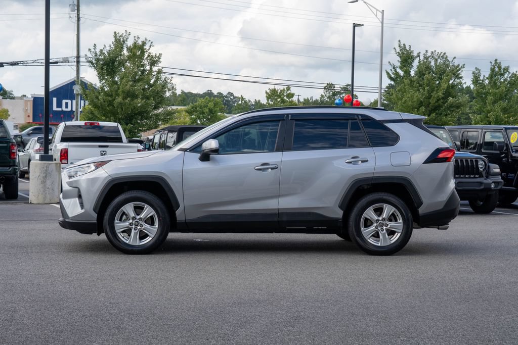 Used 2021 Toyota RAV4 XLE w/ Convenience Package FWD image 4
