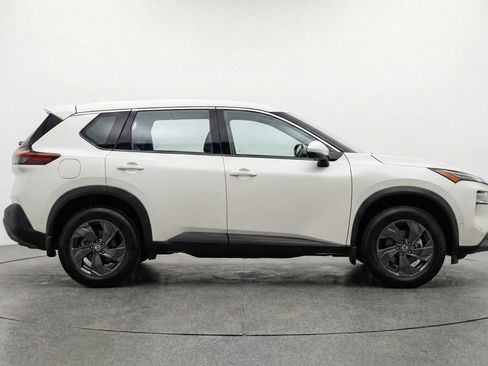 Used 2025 Nissan Rogue SV AWD/4WD image 11
