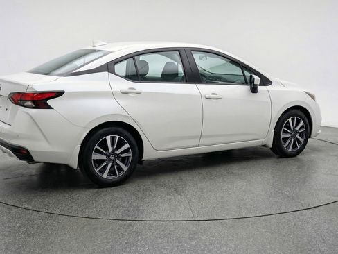 Used 2025 Nissan Versa SV image 9