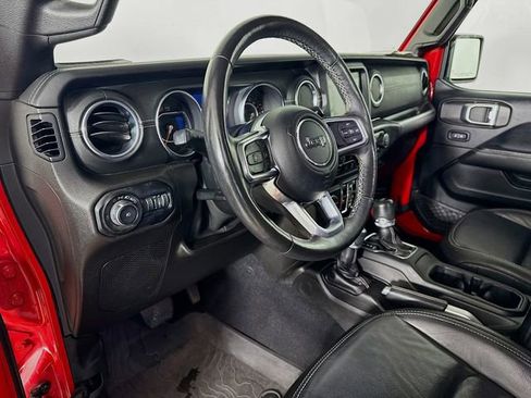 Used 2019 Jeep Wrangler Unlimited Sahara w/ Dual Top Group AWD/4WD image 12