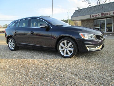 Used 2017 Volvo V60 T5 Premier w/ Convenience Package image 15