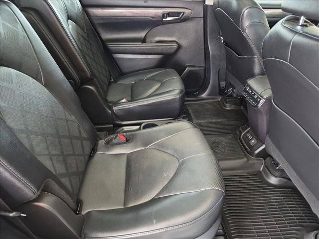 Used 2024 Toyota Highlander Platinum AWD/4WD image 23