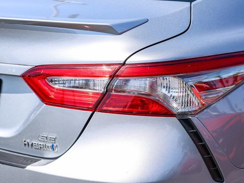 Used 2019 Toyota Camry SE FWD image 23