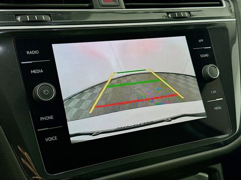 Used 2024 Volkswagen Tiguan SE image 21