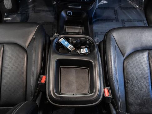 Used 2025 Chrysler Pacifica Select FWD image 29