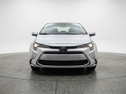 Used 2025 Toyota Corolla LE image 2