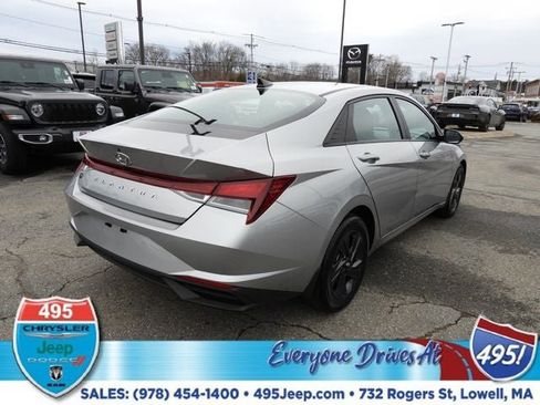 Used 2023 Hyundai Elantra SEL image 5