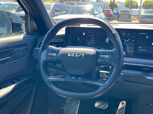 Certified 2024 Kia EV9 GT-Line AWD/4WD image 12