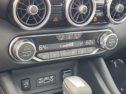 Used 2025 Nissan Sentra SR w/ SR Premium Package FWD image 16
