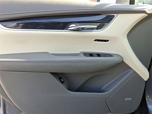 Used 2020 Cadillac XT6 Premium Luxury image 12