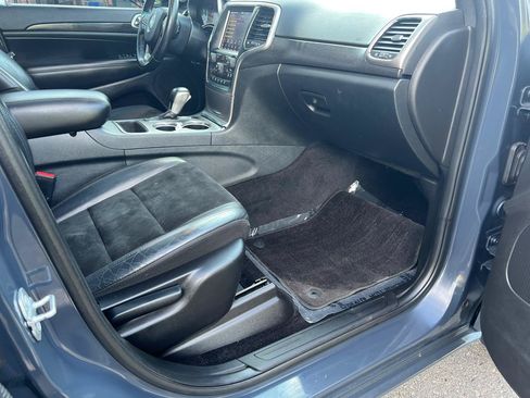 Used 2018 Jeep Grand Cherokee Altitude AWD/4WD image 17