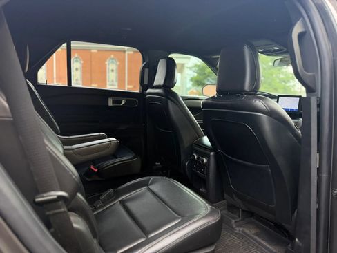 Used 2020 Ford Explorer XLT w/ Equipment Group 202A RWD image 13