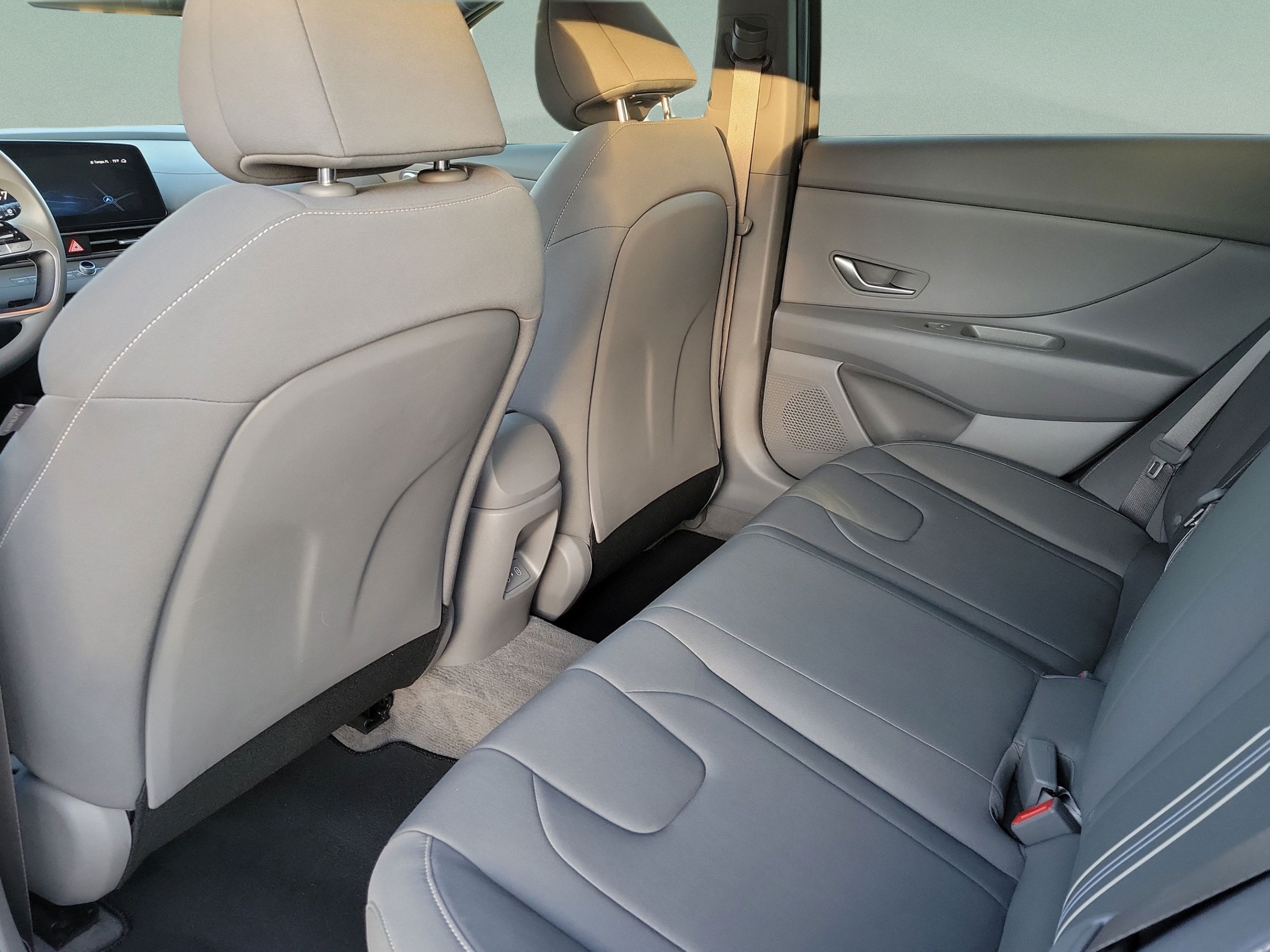 Used 2024 Hyundai Elantra SEL FWD image 6