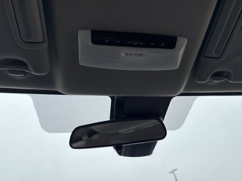 Used 2025 Nissan Versa SV image 20