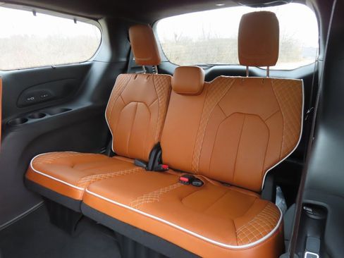 New 2026 Chrysler Pacifica Pinnacle w/ Trailer Tow Group image 29