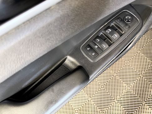 Used 2017 Chrysler 300 S RWD image 26