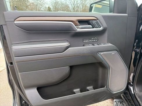 Used 2025 Chevrolet Silverado 1500 High Country w/ High Country Premium Package AWD/4WD image 21