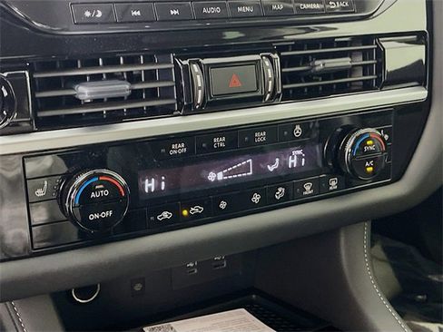 New 2025 Nissan Pathfinder SL image 12