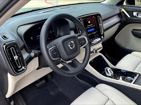 New 2026 Volvo XC40 B4 Plus w/ Protection Package Premier FWD image 19